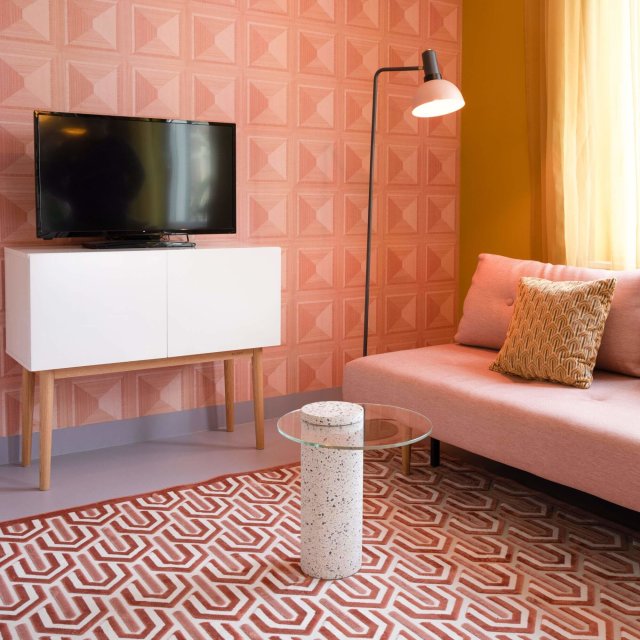 Pomoćni stolić Rosalina Terrazzo Pink