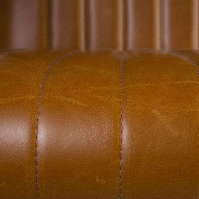Stolica s rukonaslonom Stitched Cognac